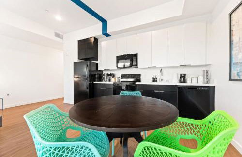 Chic Studio with Stunning DTLA Views, Walk to Metro - Foto 3