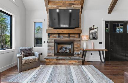 Gray Fox Lodge by Avantstay Waterslide Pool, Theater Sleeps 21 - Foto 46