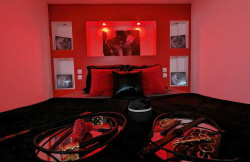 Dark Room Perpignan aux 50 nuances Jacuzzi Privé - Foto 3