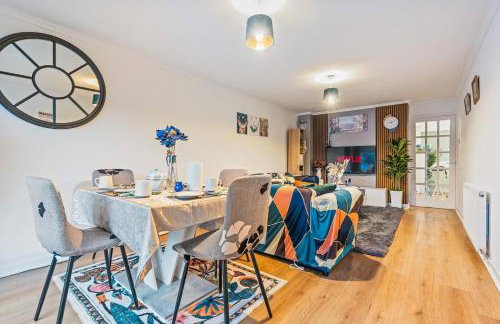 #99 Quirky and Stylish 3-Bedroom - Close to Drayton Manor Theme Park - Sleeps 6 - "Perfect for contractors and Families - Free parking" - Photo 25