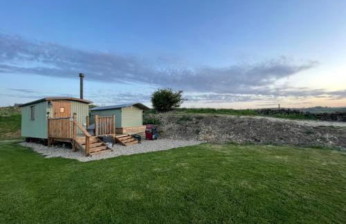Oakley View Shepherds Hut with hot tub - Photo 22