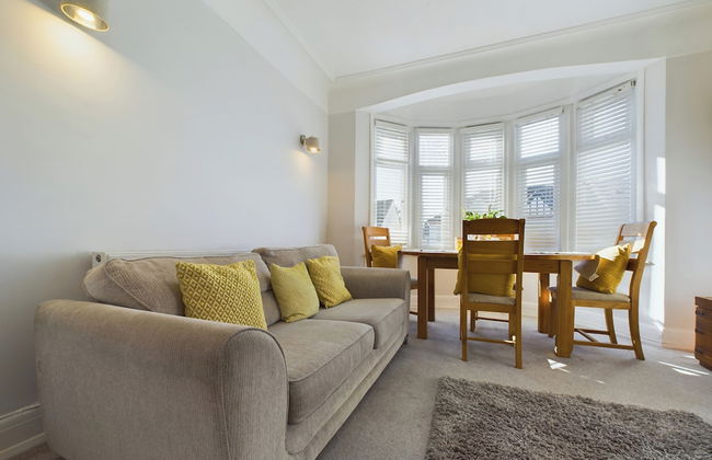 Seaside Haven Retreat in Southend - Photo 12