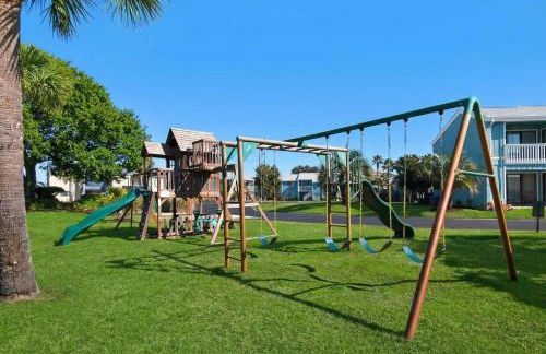 Steps to the Beach Pool Courts Family Fun - Foto 40