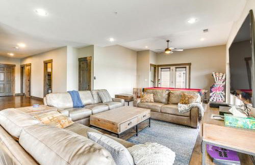 Lavish Retreat with Decks, Steps to Table Rock Lake! - Foto 19