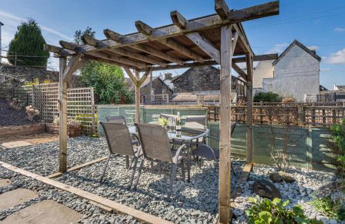 Lakeland Cottage - Bowness-on-Windermere sleeps 6 - Photo 23