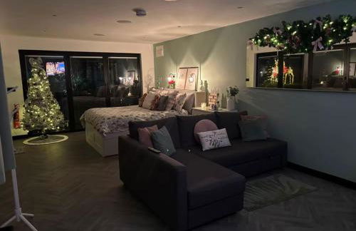 Little Woodlands Chalet with Private Garden & Hot Tub - Foto 13