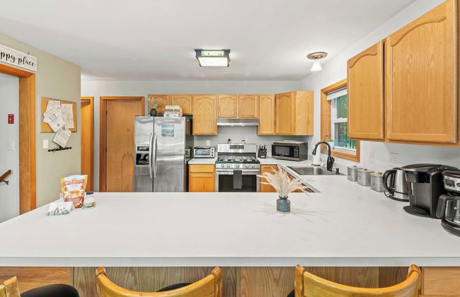 Lake + Pool Access, Game Room, Firepit, Deck Tawny and Peaceful by Avantstay - Foto 19