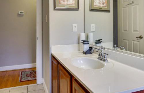 Centrally Located Hampton Roads Home w/ Game Room! - Foto 29