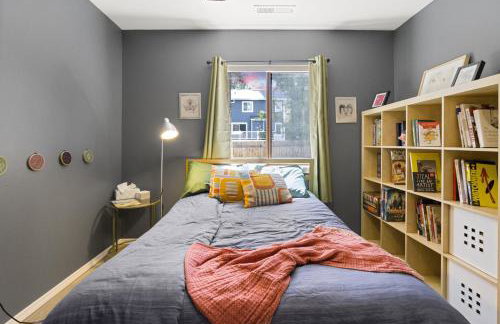 Stylish Home with in Home Gym AC Fully Fenced Yard - Foto 25