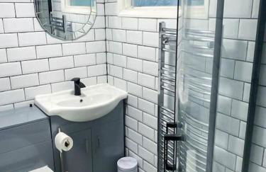 Gravesend 2 Bedroom Spacious Stylish Apartment - Sleeps upto 6 - 2 Min Walk to Station - Foto 10