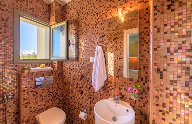 Secret Escape Villa With Heated Pool - Photo 13