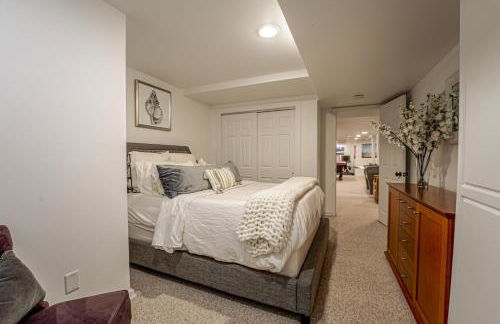 The J Luxury Villa - Southampton Poolside Retreat with Sauna - Foto 36