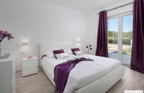 Deep Blue - Photo 11