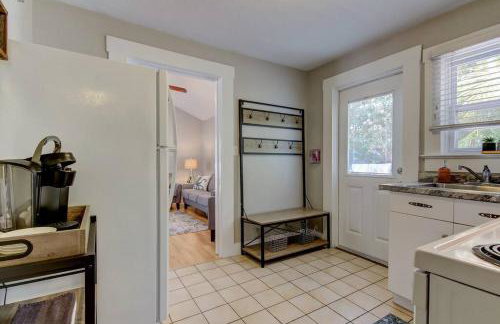 Rare- Downtown 2 bedroom! Family friendly! - Photo 10