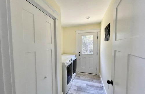 Luxury Waterfront Retreat with Hot Tub Near Acadia - Foto 32