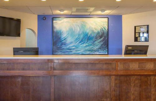 Hear the Atlantic waves in this Studio resort apt in Ormond Beach with vacation amenities - Photo 25