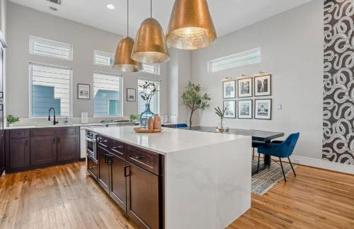 Luxury Downtown Getaway with Breathtaking Views - Foto 12