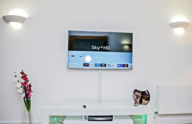 Riverside 2 Bed Apartment - Foto 26