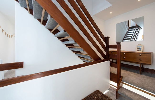 Stunning Beachfront Apt w Balcony Sea Views - Foto 63