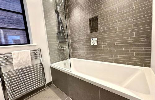 Luxury Apartment Next to the Beach New 2 Bedroom - Great Location - Fast WiFi - Smart TV - sleeps up to 4! Close to Purbeck, Corfe Castle, Sandbanks, Poole & Bournemouth - Foto 10