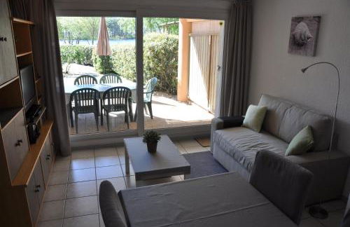 250 lake waterfront holiday apartment with garden - Foto 2