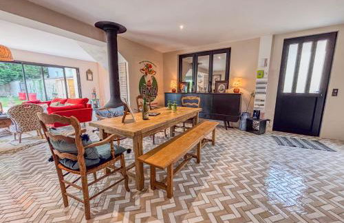 Charmante maison de ville avec vue sur le donjon avec wifi et jardin - Foto 10