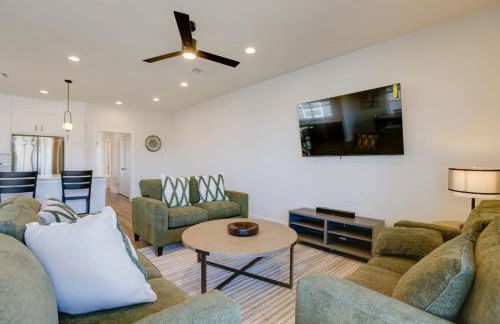 Less Than 1 Mi to Texas AandM Group Getaway with Balcony! - Photo 1
