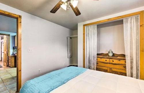 Family Home with Hot Tub - Walk to Johnson Lake! - Foto 16