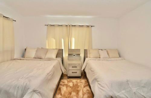 Luxury Oasis Getaway w/pool 15 mins from beach - Foto 23