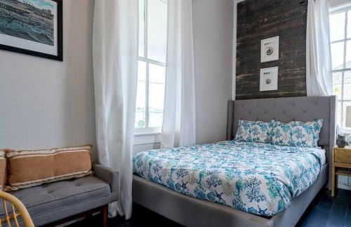 Historic and charming duplex in desirable midtown, close to the beach and strand - Foto 48