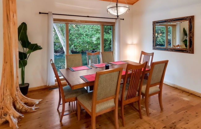 Boardman Monarch Upscale River Lodge HOT Tub! - Foto 10