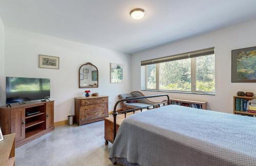 Secluded 2 BR Cottage with Private WandD, WiFi and Patio - Photo 12