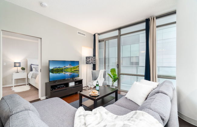 QuickStay - Luxurious 2-Bedroom Condo, Downtown Core - Photo 4