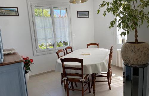 Proche mer, Cour privée et Grand Jardin clos - 2 à 5 personnes - Foto 10