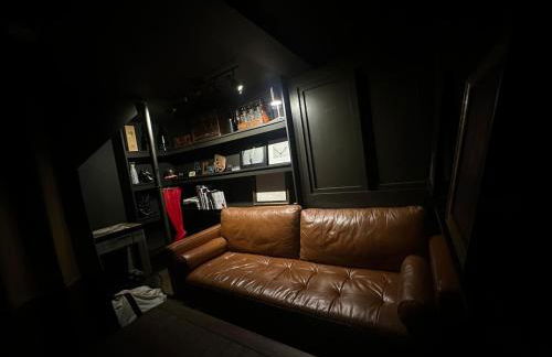 The Vault - Hidden Playroom For Couples - Private Hot Tub - Mountain Views - Riverfront - Foto 40