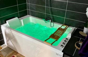 Sakura Suite - Jacuzzi and Cinema - Foto 9