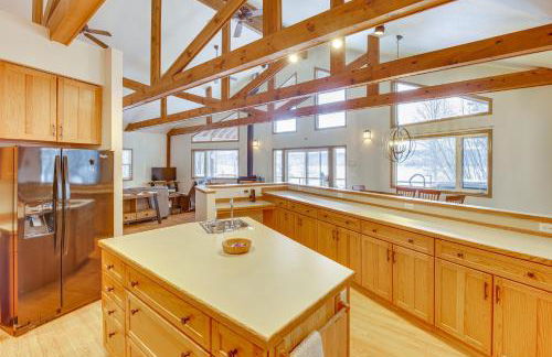 Wasilla Spruce Moose Cabin Lakefront and Hot Tub! - Foto 8