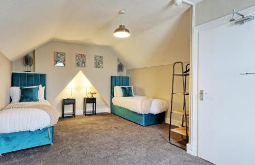 Large 5-Bedroom Home, Perfect for Long Stays & Team Accommodation - Foto 58