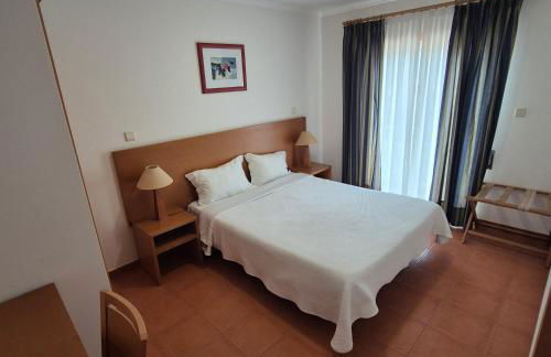 Apartamentos Turísticos Vila Praia - Foto 16