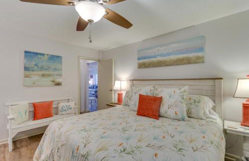 Swim and Relax St Helena Island Gem with Deck! - Foto 15