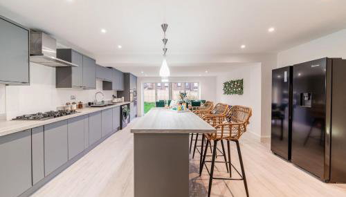 Large 6-Bed house, Free Parking & Motorway Access - Foto 2, stove