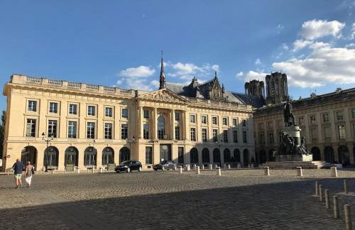 Maison 200m2- 9 chambres avec sdb - 16-18 personnes - séminaire-Proche Centre-Ville-Gare et Arena-terrasse - Foto 35