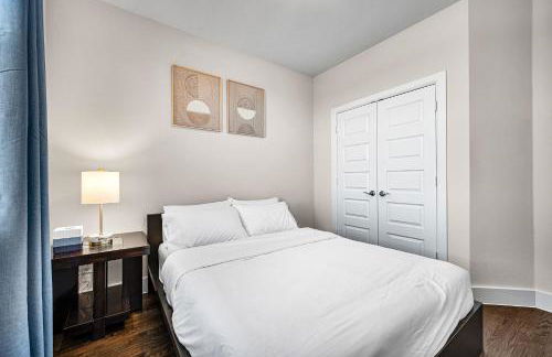 Stylish 4BR Lake House - Foto 20