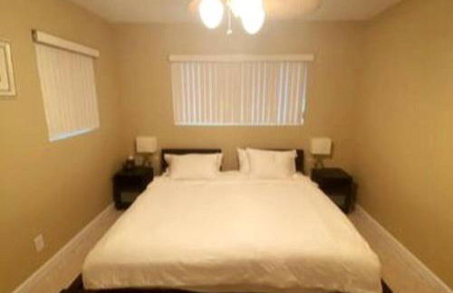 Deerfield Beach heated pool house - Photo 42