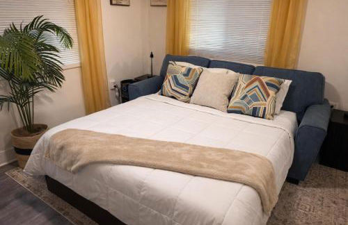 Private King Suite Near DC & Joint Base Andrews - Foto 4