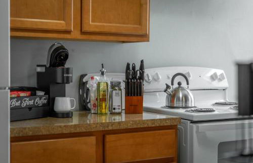 Little Italy Group Stay 4 TV's Pet Friendly - Foto 27