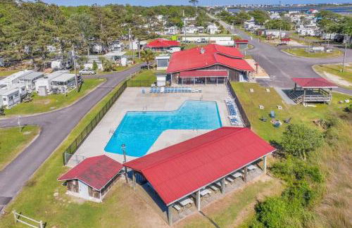 Surf City 2BR Model Home with Pool and Boat Ramp Access - Foto 20