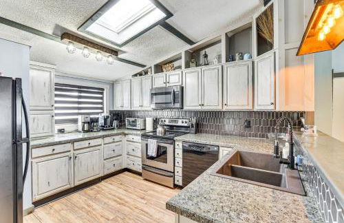 Games, Fire Pit, Hot Tub Pocono Lake Family Home! - Foto 8