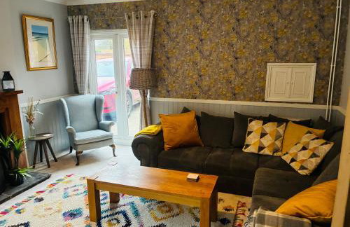 Charming 3-Bed Home in Quaint Lincolnshire Village - Photo 1