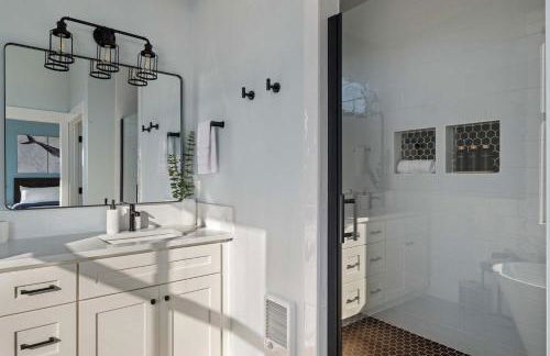 Brand-New Beach Retreat Hot Tub Sleeps 13 - Foto 24